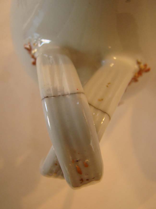 A beautiful late 18th century Chinese Export Porcelain orange decorated jug with condition issues — image 4